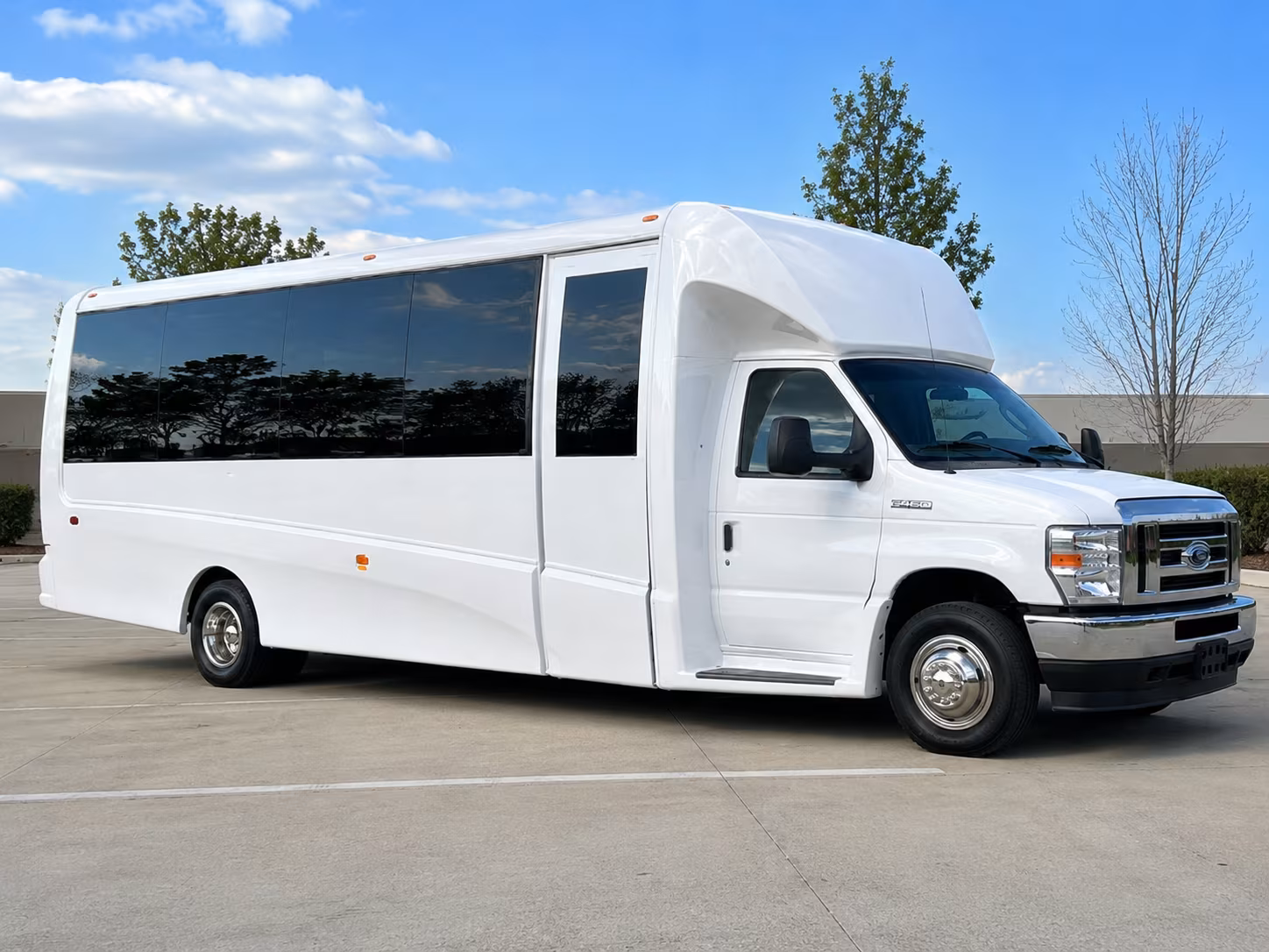 corporate airport transfer buses to duluth international airport dlh