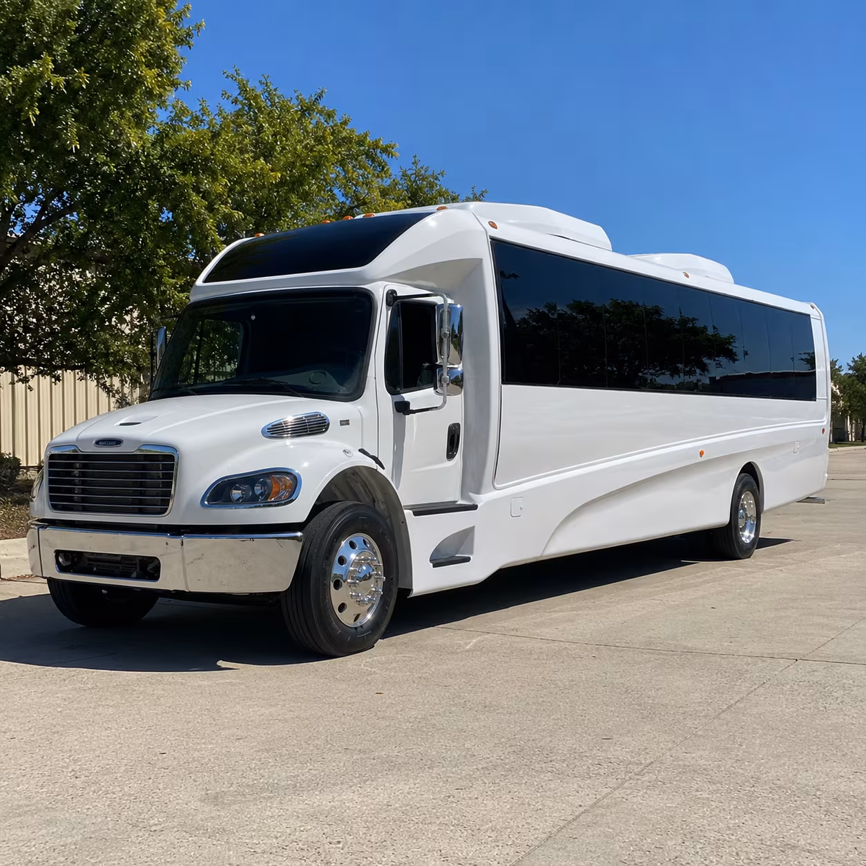 duluth 20 passenger minibus