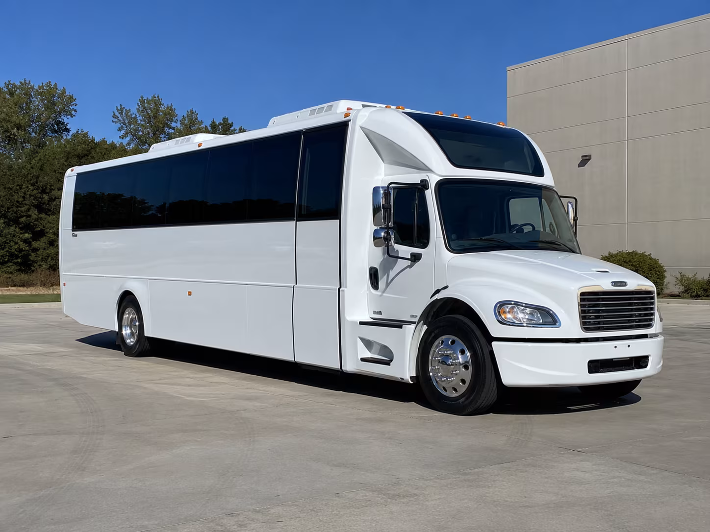 duluth 28 passenger party bus