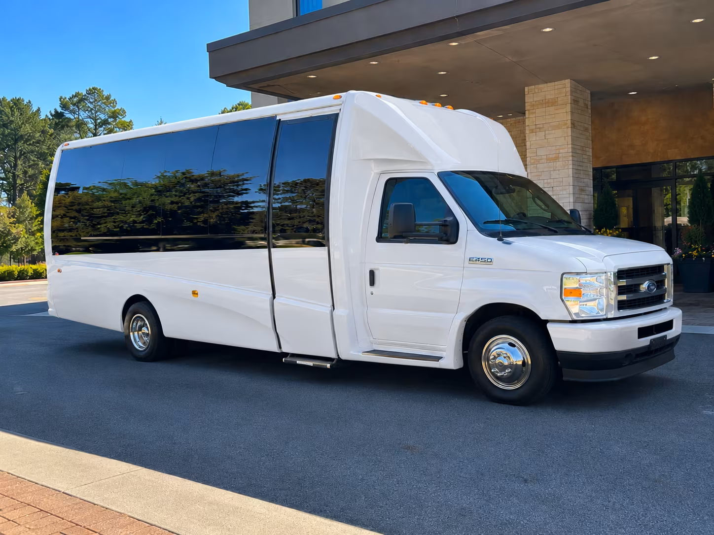 hotel to venue shuttle buses for duluth corporate groups