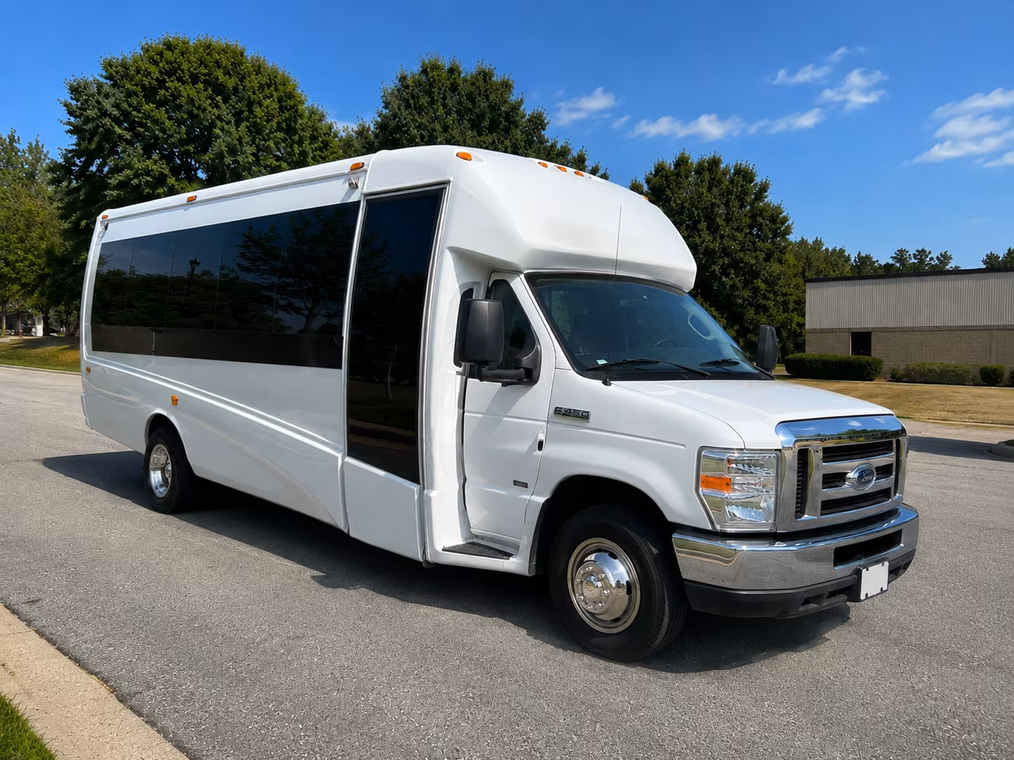 large group bus rentals for duluth trade shows and corporate conventions